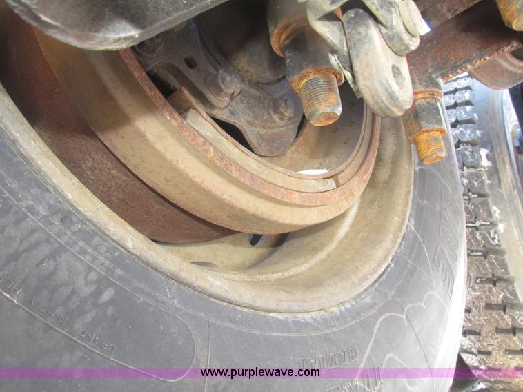 image for item G9784 1988 Peterbilt 379 semi truck