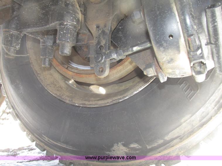 image for item G9784 1988 Peterbilt 379 semi truck