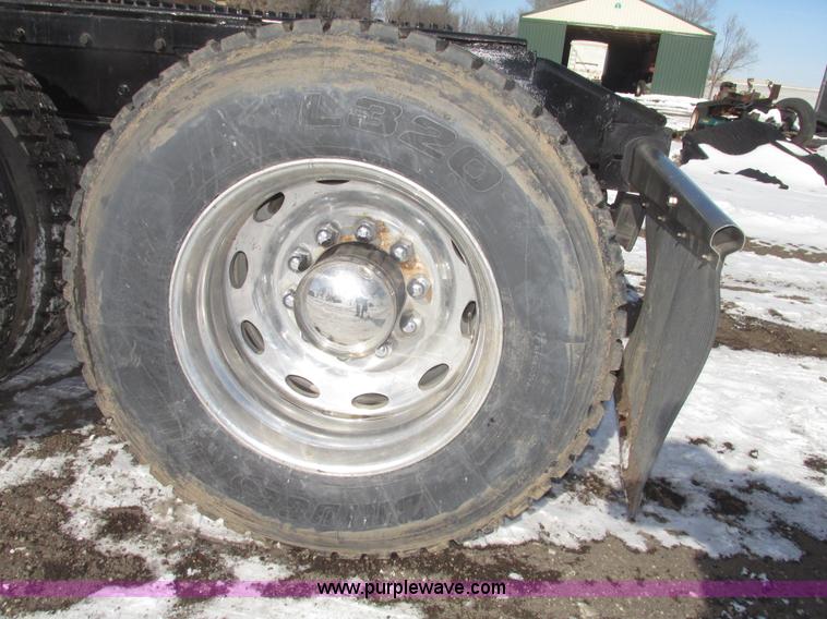 image for item G9784 1988 Peterbilt 379 semi truck