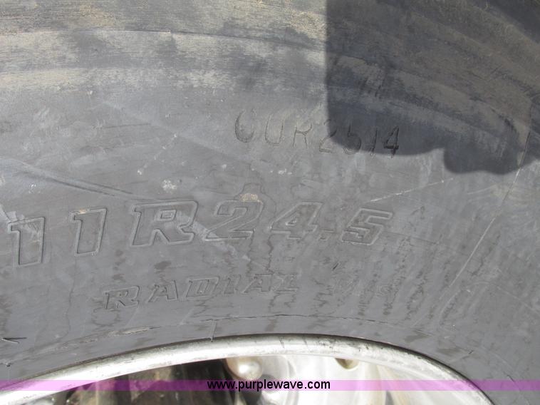 image for item G9784 1988 Peterbilt 379 semi truck