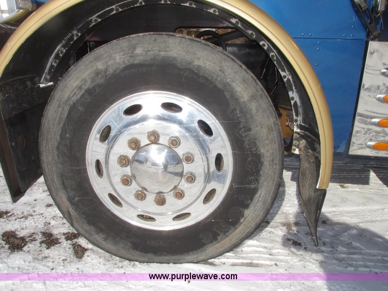 image for item G9784 1988 Peterbilt 379 semi truck