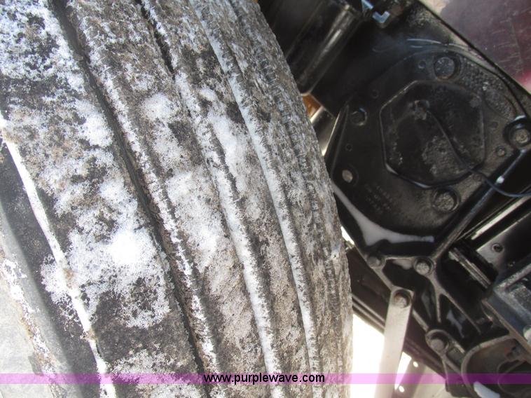 image for item G9784 1988 Peterbilt 379 semi truck