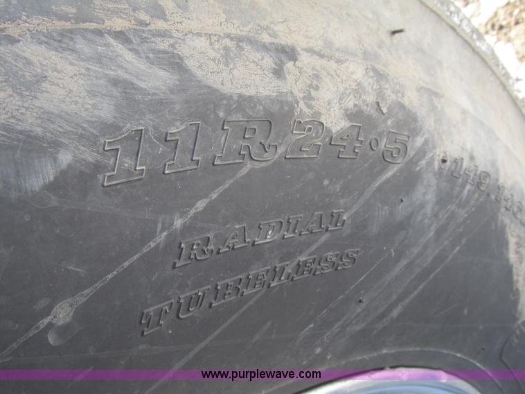 image for item G9784 1988 Peterbilt 379 semi truck