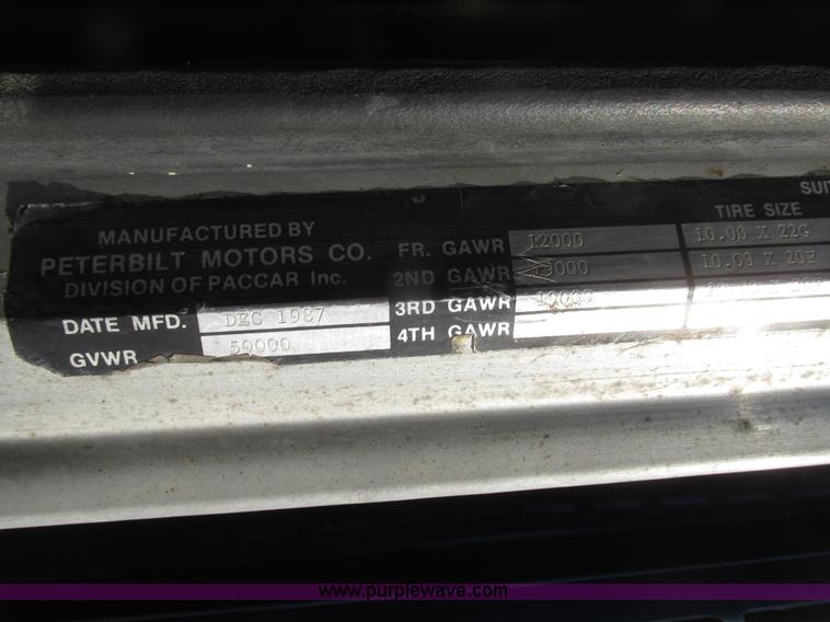 image for item G9784 1988 Peterbilt 379 semi truck