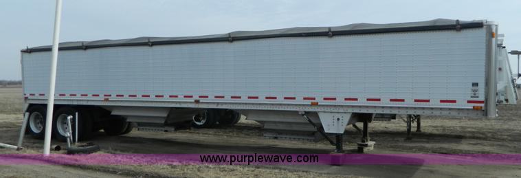 image for item H2257 2003 Wilson DWH550 Pace Setter double hopper bottom grain trailer