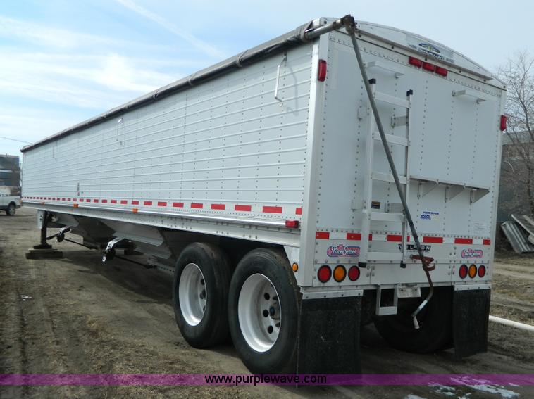 image for item H2257 2003 Wilson DWH550 Pace Setter double hopper bottom grain trailer