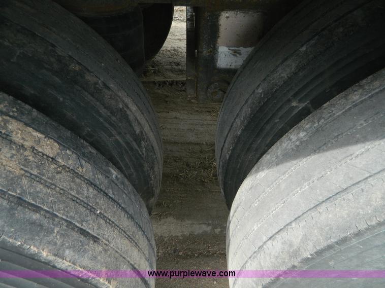 image for item H2257 2003 Wilson DWH550 Pace Setter double hopper bottom grain trailer