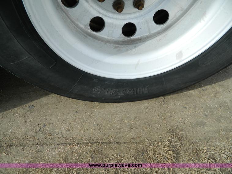 image for item H2257 2003 Wilson DWH550 Pace Setter double hopper bottom grain trailer