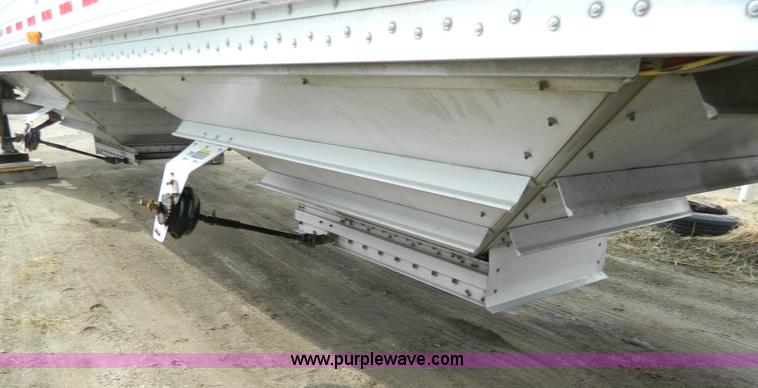 image for item H2257 2003 Wilson DWH550 Pace Setter double hopper bottom grain trailer