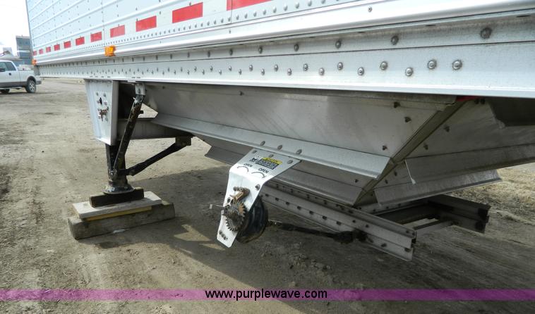 image for item H2257 2003 Wilson DWH550 Pace Setter double hopper bottom grain trailer