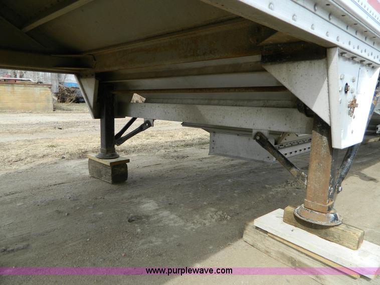 image for item H2257 2003 Wilson DWH550 Pace Setter double hopper bottom grain trailer