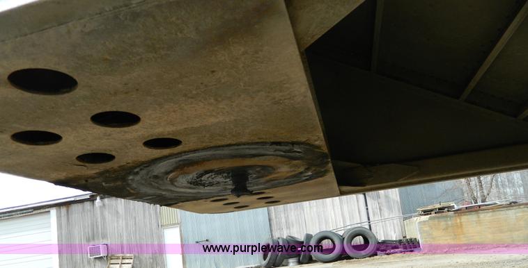 image for item H2257 2003 Wilson DWH550 Pace Setter double hopper bottom grain trailer