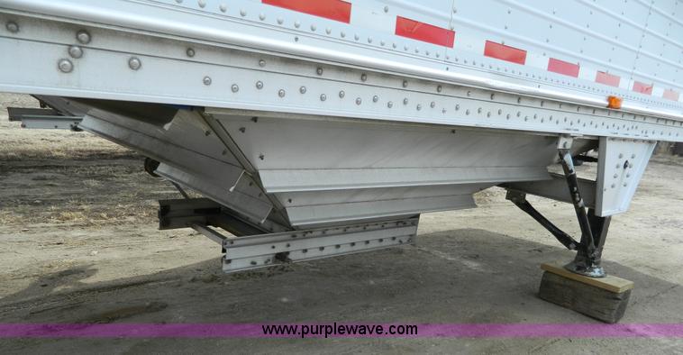 image for item H2257 2003 Wilson DWH550 Pace Setter double hopper bottom grain trailer