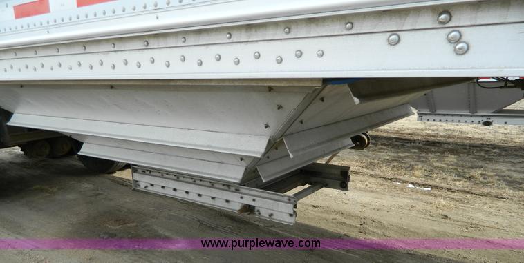 image for item H2257 2003 Wilson DWH550 Pace Setter double hopper bottom grain trailer