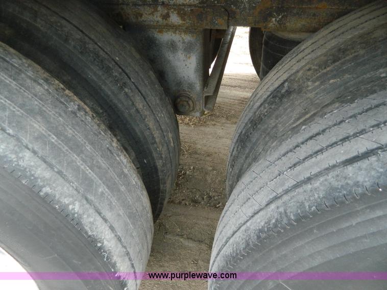 image for item H2257 2003 Wilson DWH550 Pace Setter double hopper bottom grain trailer