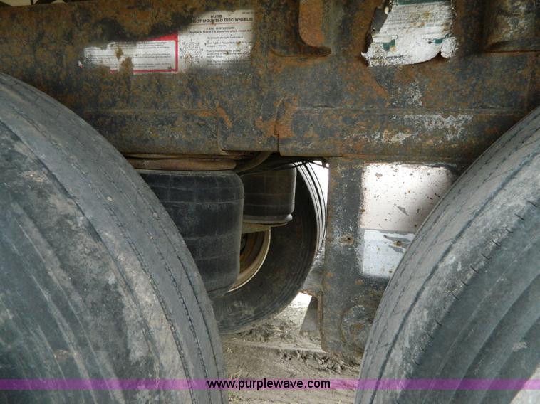 image for item H2257 2003 Wilson DWH550 Pace Setter double hopper bottom grain trailer