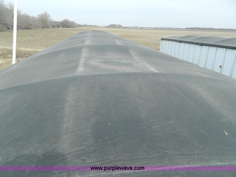 image for item H2257 2003 Wilson DWH550 Pace Setter double hopper bottom grain trailer