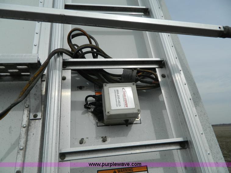 image for item H2258 2005 Merritt double hopper bottom grain trailer