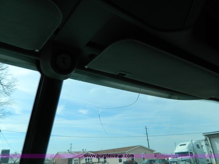 image for item H2259 2004 Freightliner Columbia semi truck