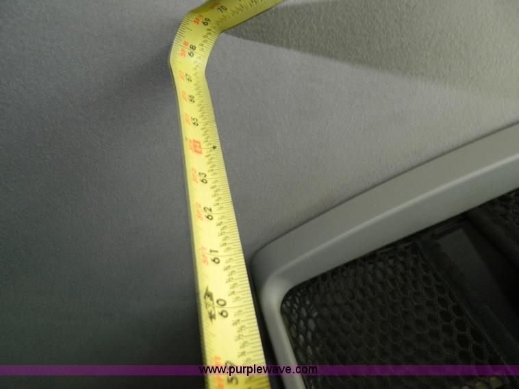 image for item H2259 2004 Freightliner Columbia semi truck