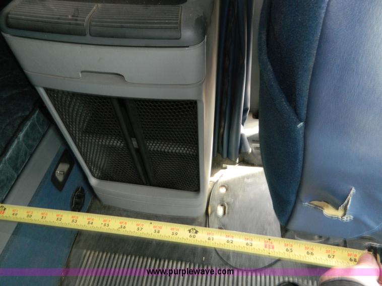 image for item H2259 2004 Freightliner Columbia semi truck