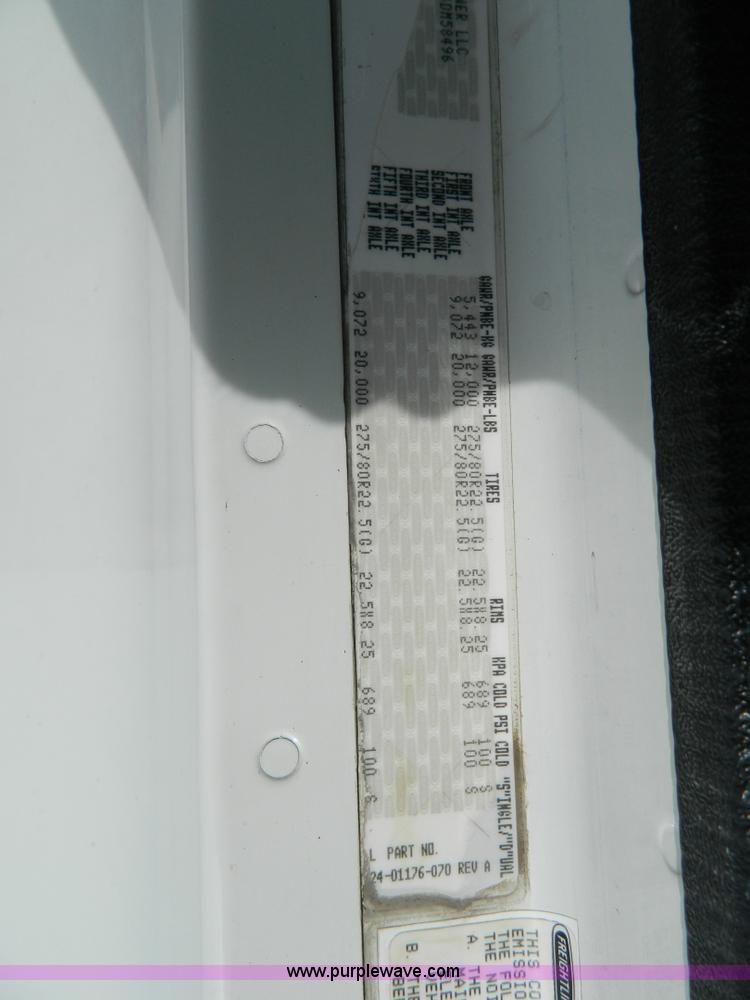 image for item H2259 2004 Freightliner Columbia semi truck