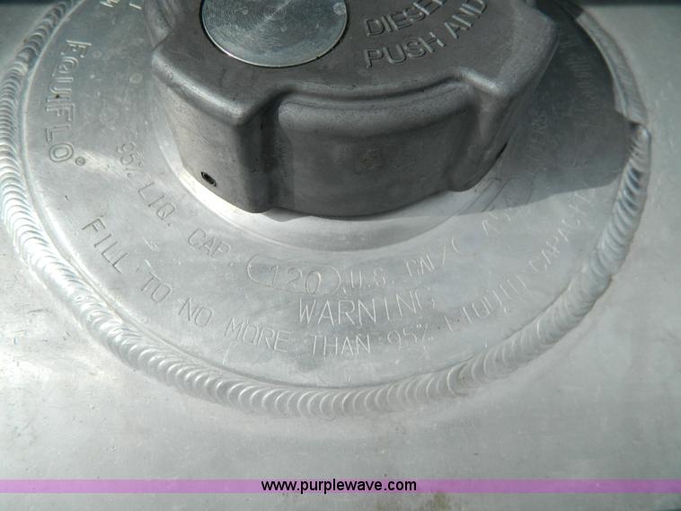 image for item H2259 2004 Freightliner Columbia semi truck