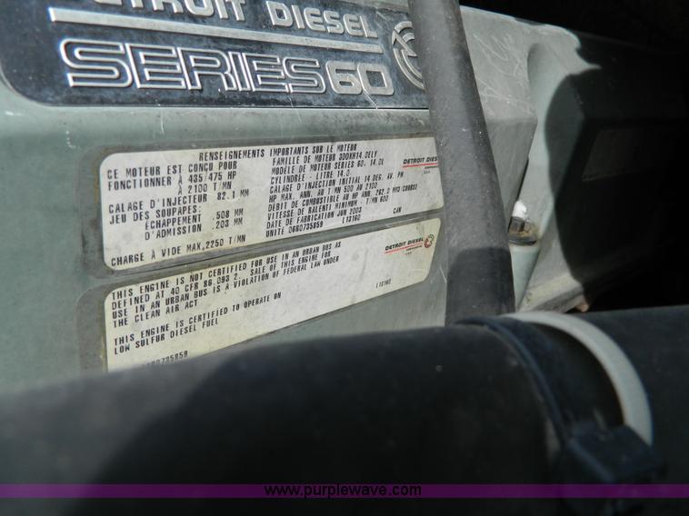 image for item H2259 2004 Freightliner Columbia semi truck