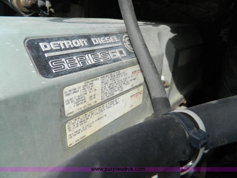 image for item H2259 2004 Freightliner Columbia semi truck