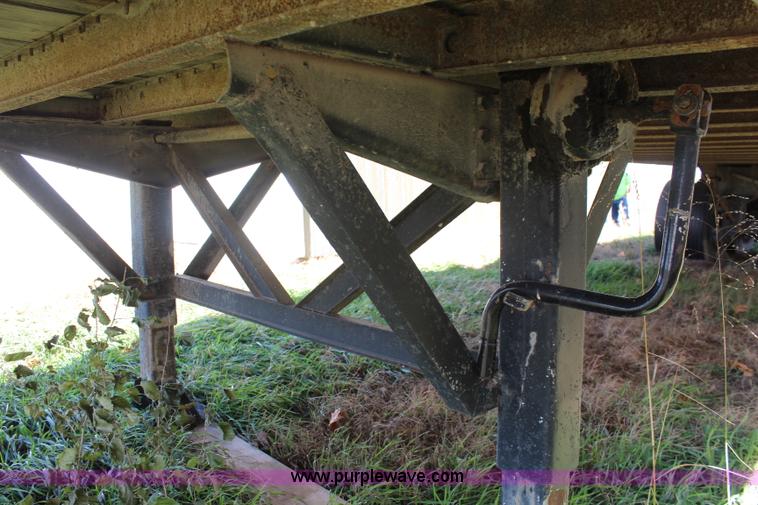 image for item I5893 1980 Fruehauf dry van trailer