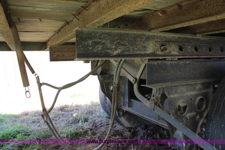 image for item I5893 1980 Fruehauf dry van trailer