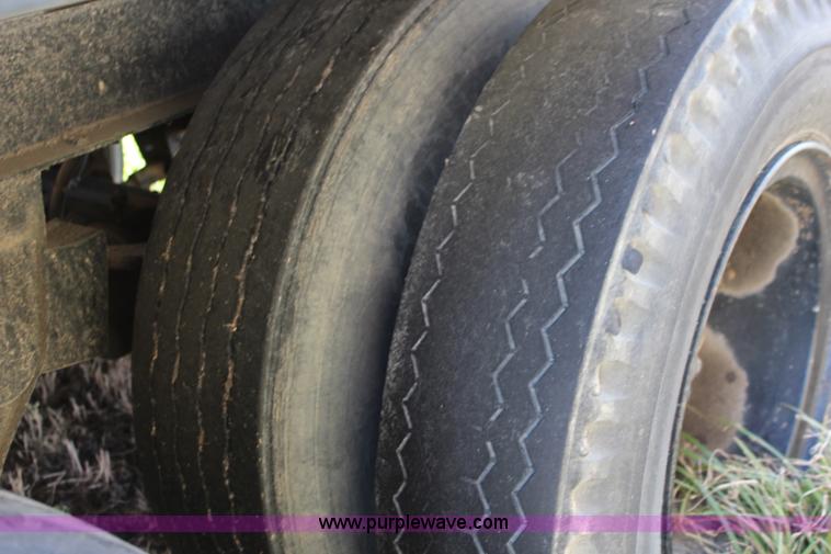 image for item I5893 1980 Fruehauf dry van trailer