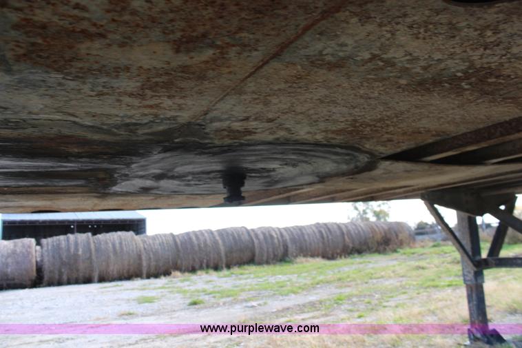 image for item I5919 1979 Fruehauf dry van trailer