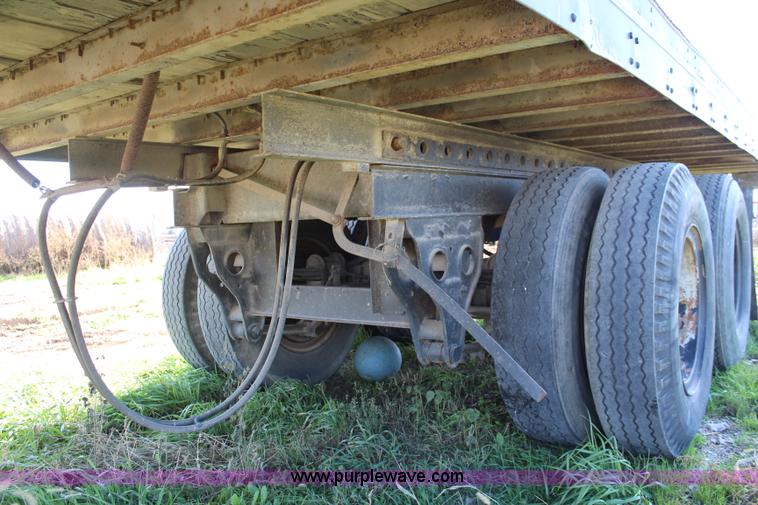 image for item I5919 1979 Fruehauf dry van trailer
