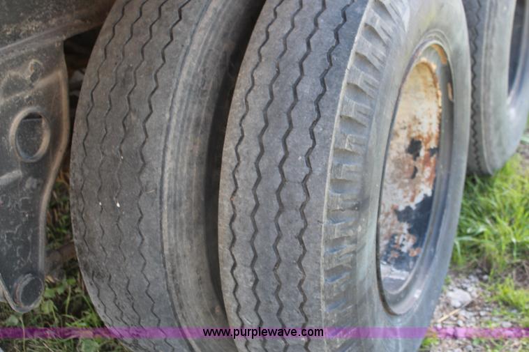 image for item I5919 1979 Fruehauf dry van trailer