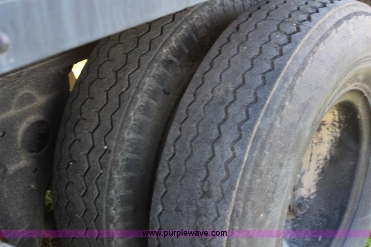 image for item I5919 1979 Fruehauf dry van trailer