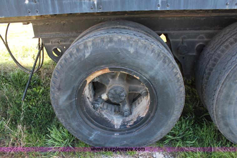 image for item I5919 1979 Fruehauf dry van trailer