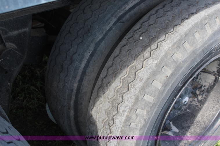 image for item I5919 1979 Fruehauf dry van trailer