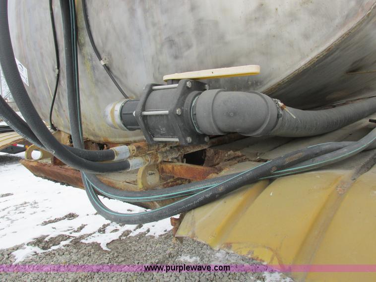 image for item K2033 1967 Fruehauf tanker trailer