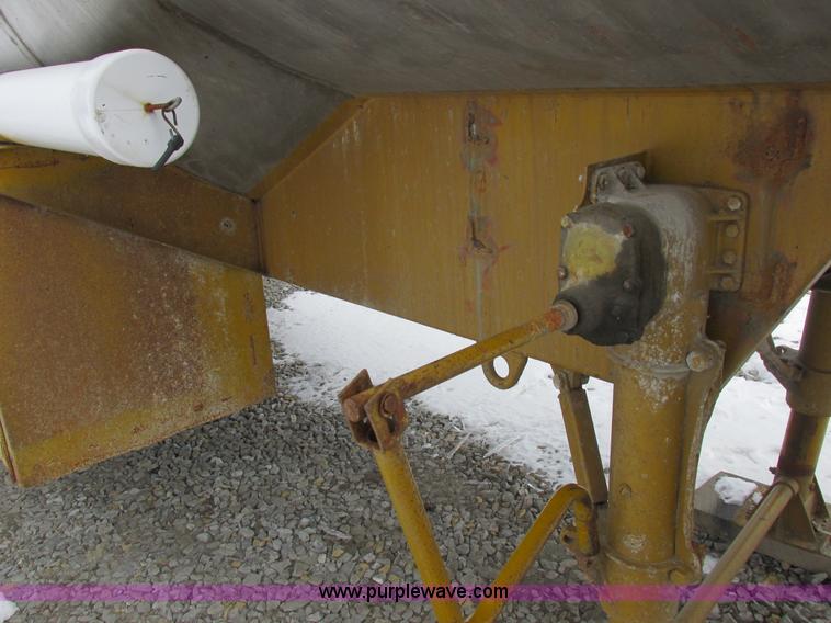 image for item K2033 1967 Fruehauf tanker trailer