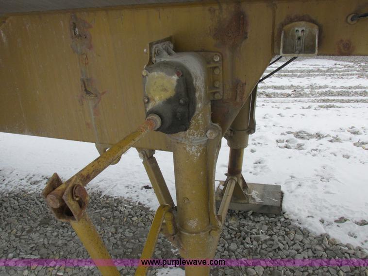 image for item K2033 1967 Fruehauf tanker trailer