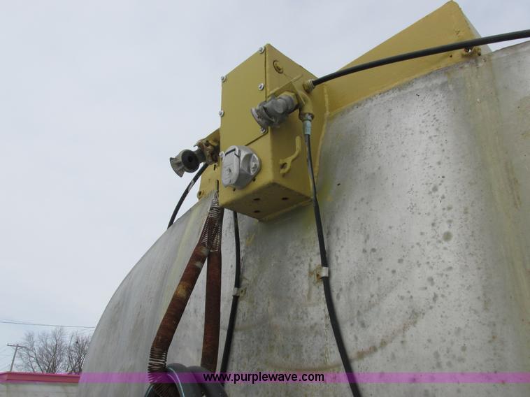 image for item K2034 1968 Fruehauf tanker trailer