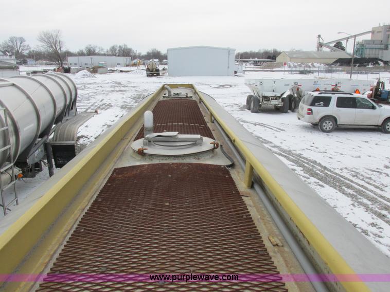 image for item K2034 1968 Fruehauf tanker trailer