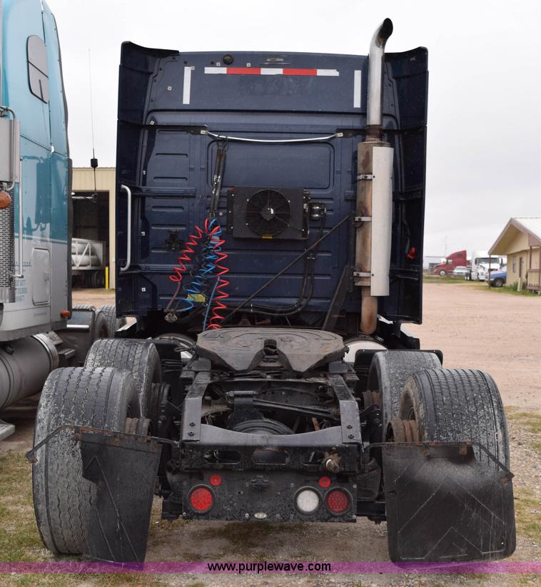 image for item K2313 2007 Volvo VNL 10th Anniversary Edition semi truck