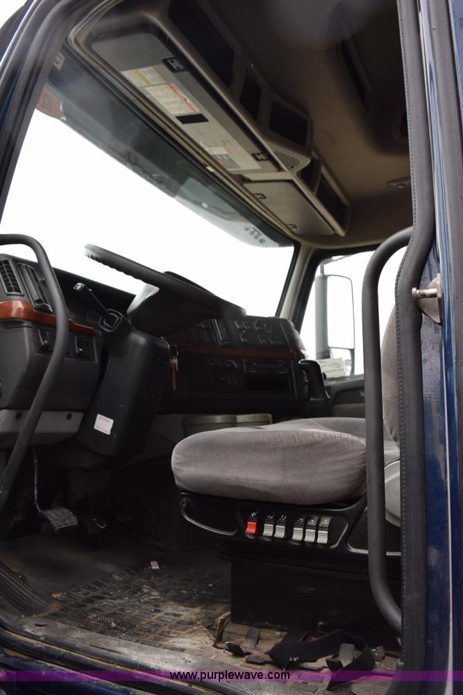 image for item K2313 2007 Volvo VNL 10th Anniversary Edition semi truck
