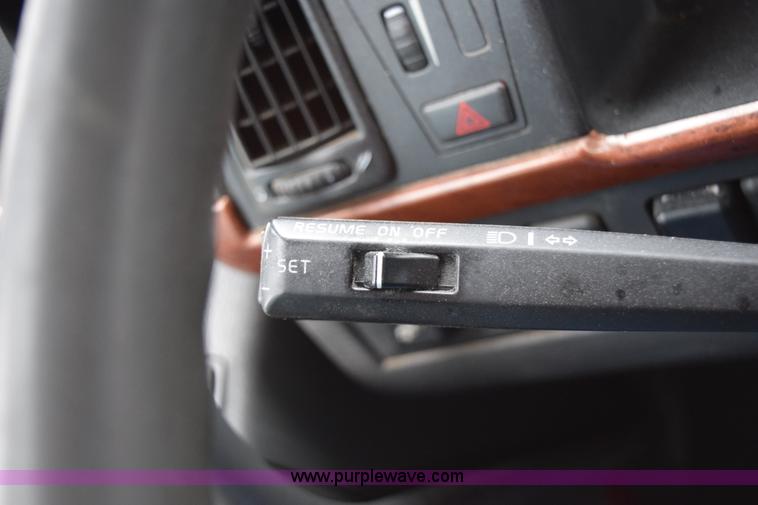 image for item K2313 2007 Volvo VNL 10th Anniversary Edition semi truck