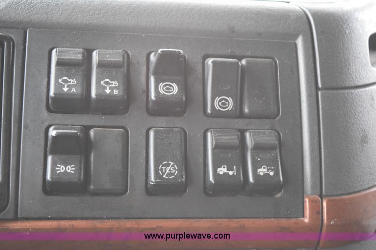 image for item K2313 2007 Volvo VNL 10th Anniversary Edition semi truck