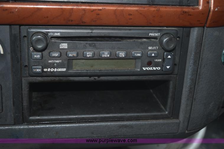 image for item K2313 2007 Volvo VNL 10th Anniversary Edition semi truck