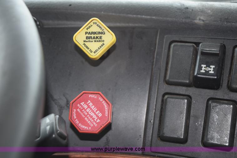 image for item K2313 2007 Volvo VNL 10th Anniversary Edition semi truck