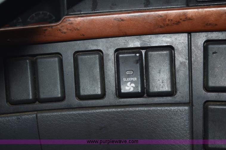 image for item K2313 2007 Volvo VNL 10th Anniversary Edition semi truck